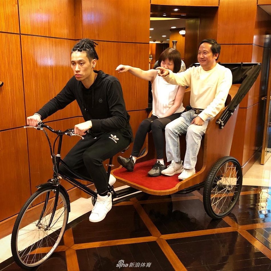 林书豪NBA休赛季的快乐生活