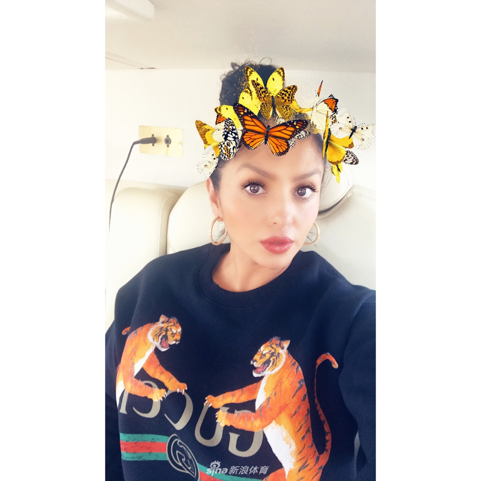 科比爱妻迷上美颜相机 疯狂自拍