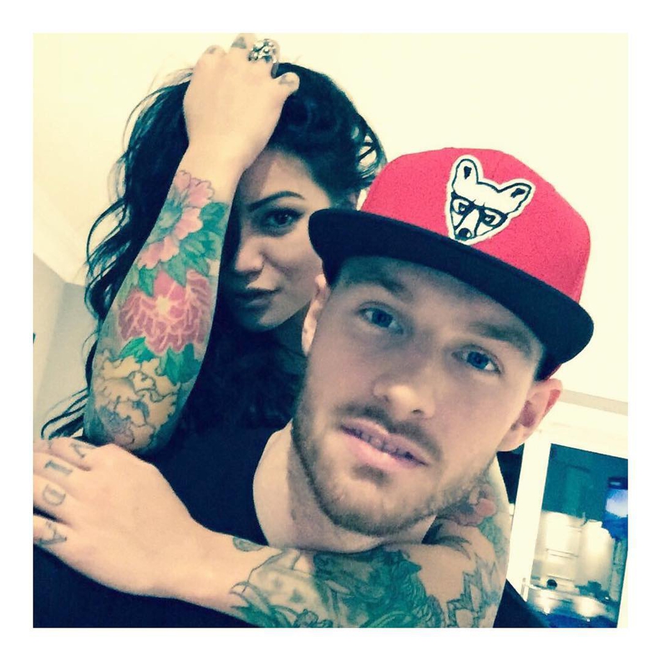 英超水晶宫前锋辣妻写真 大花臂+前凸后翘