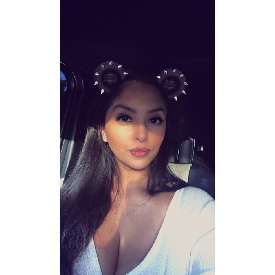 科比夫妇迪士尼狂撒狗粮！瓦嫂这一吻太甜了