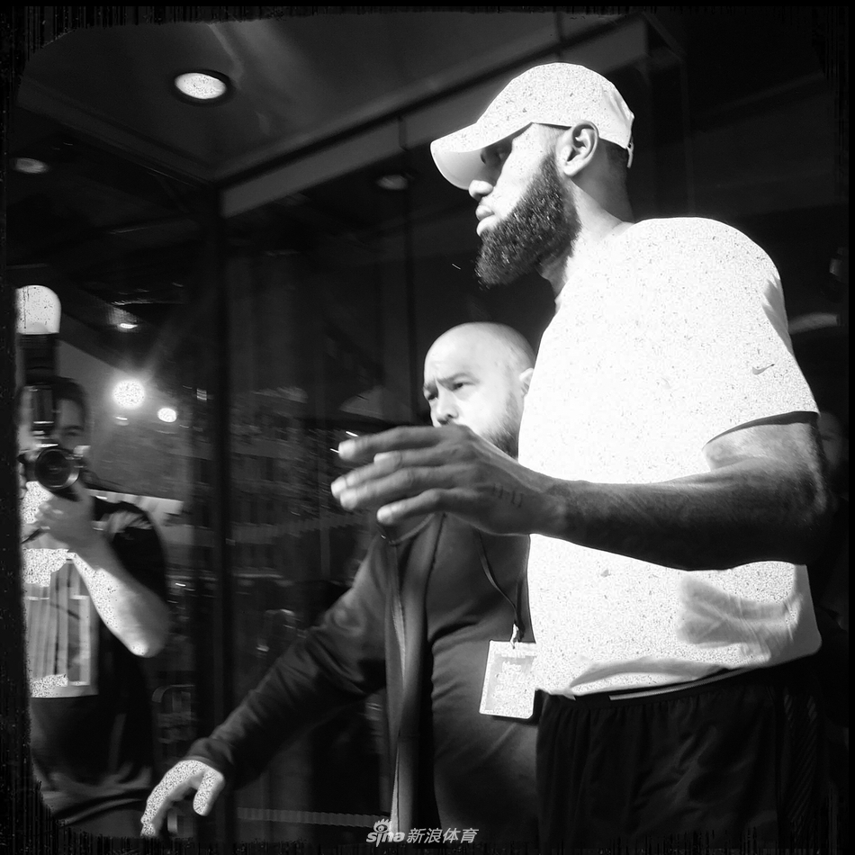 詹皇欧洲巡游会面姆巴佩内马尔