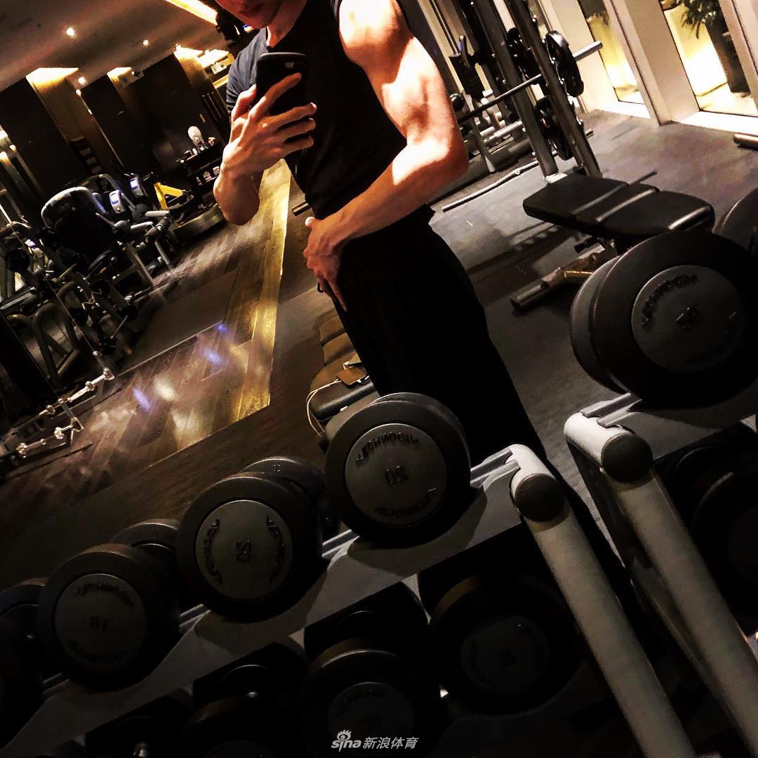 举铁狂人白敬亭也是詹皇迷弟