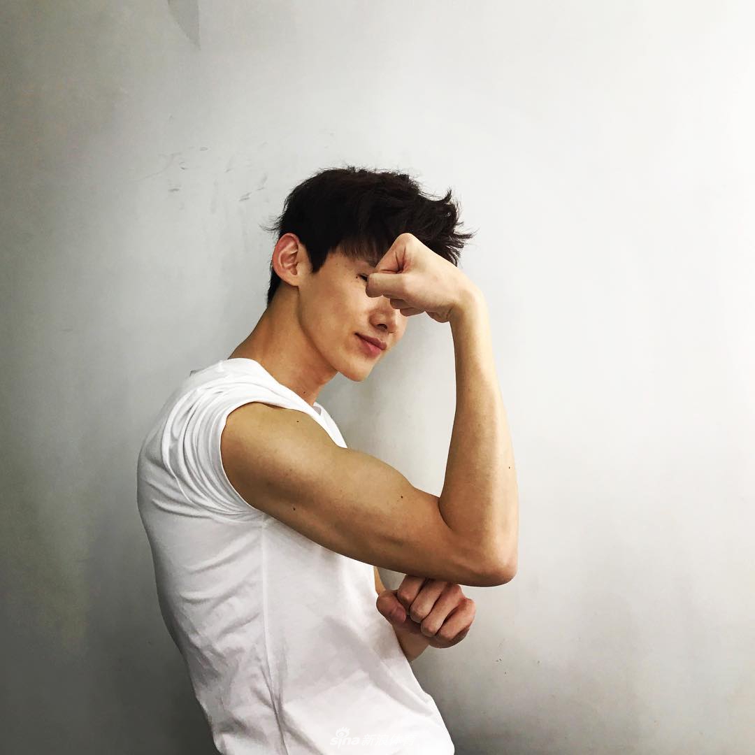 举铁狂人白敬亭也是詹皇迷弟