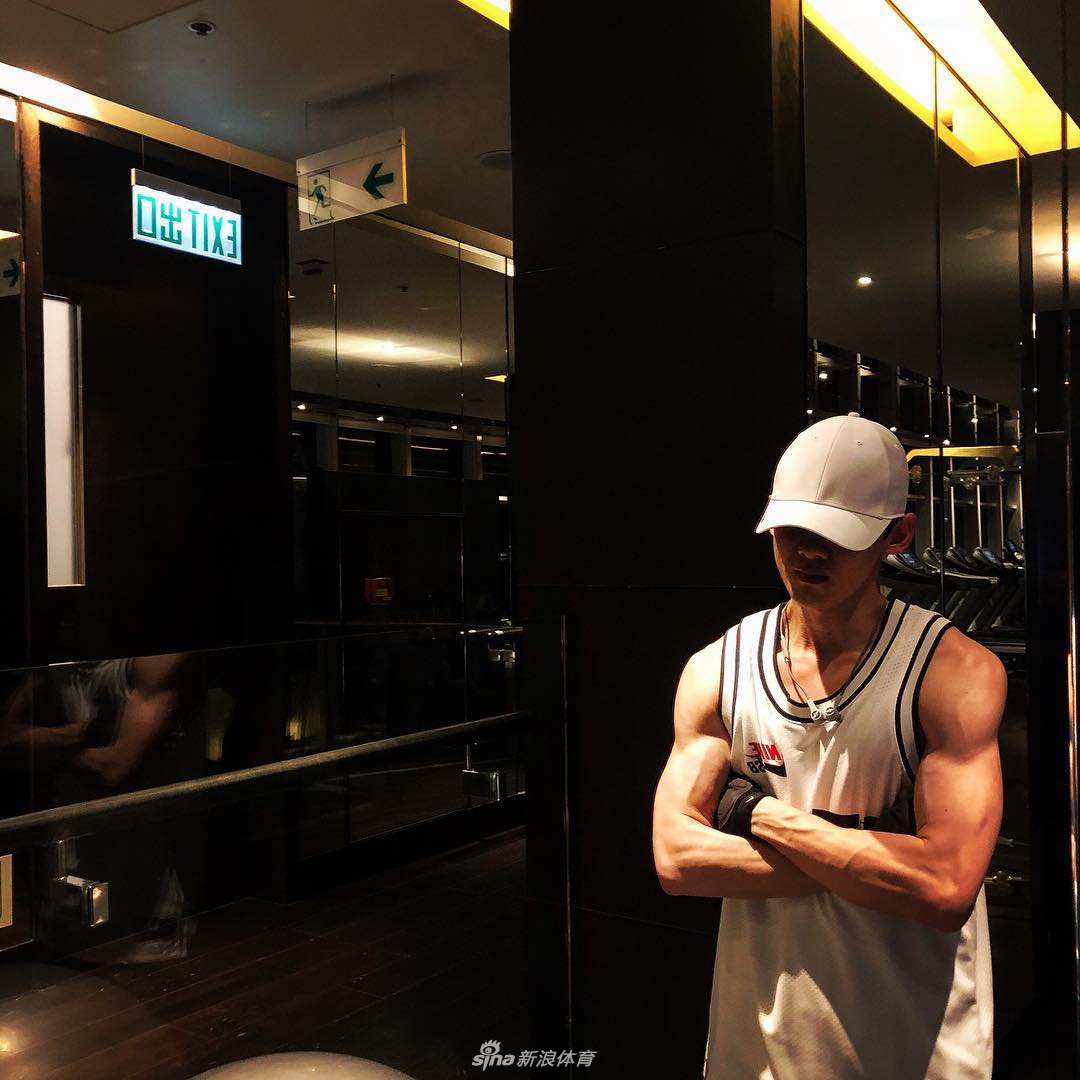 举铁狂人白敬亭也是詹皇迷弟