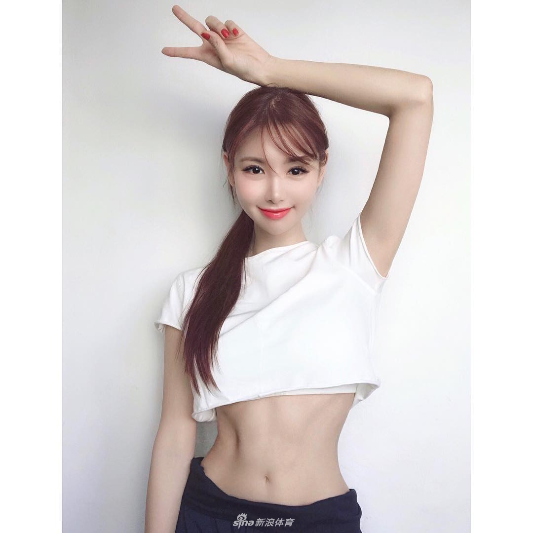 网红嫩模爱臭美更爱篮球 颜值身材都犯规了