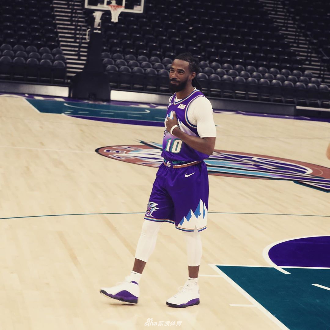 爵士发布新赛季复古球衣 马龙斯托克顿的荣耀时刻