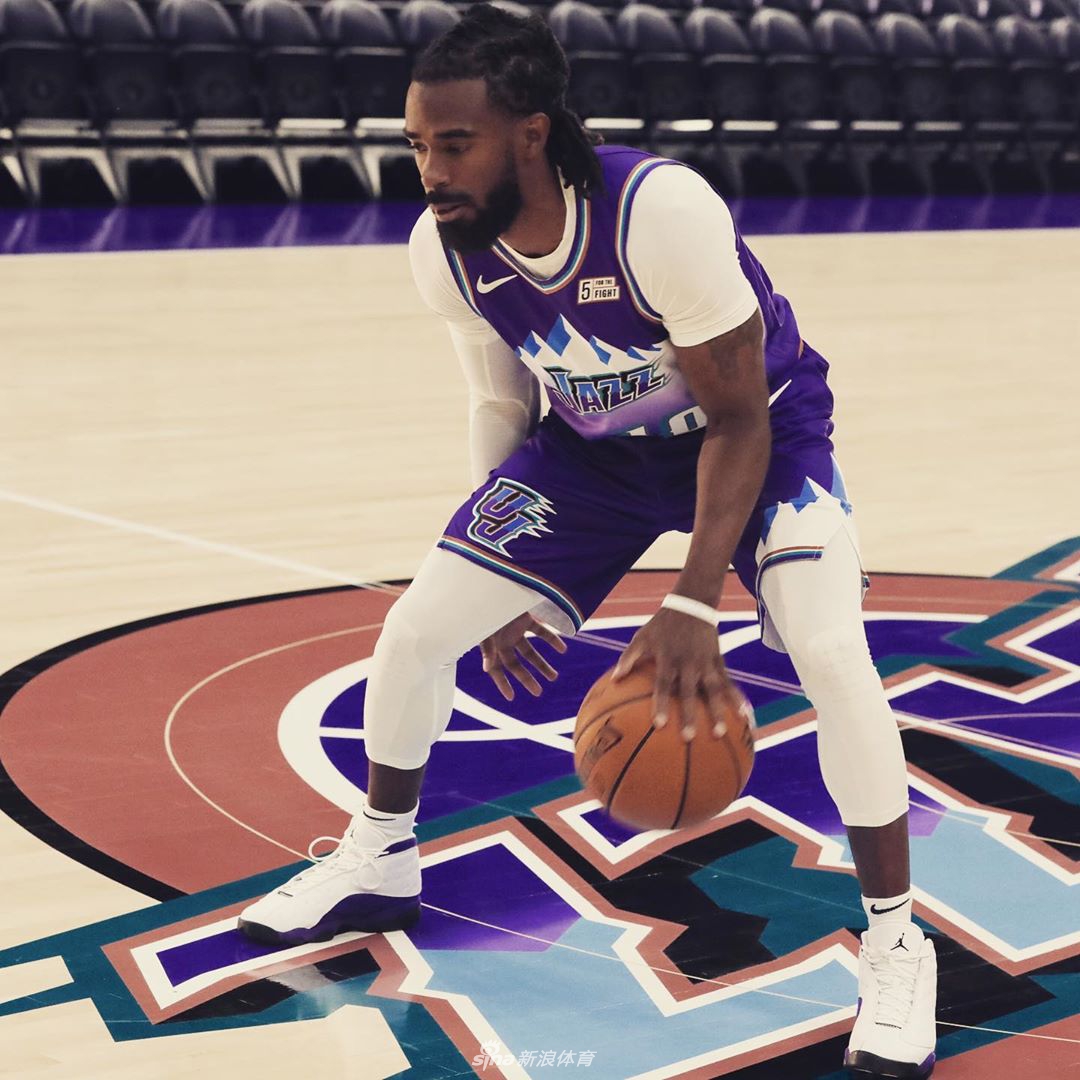 康利展示新复古球衣