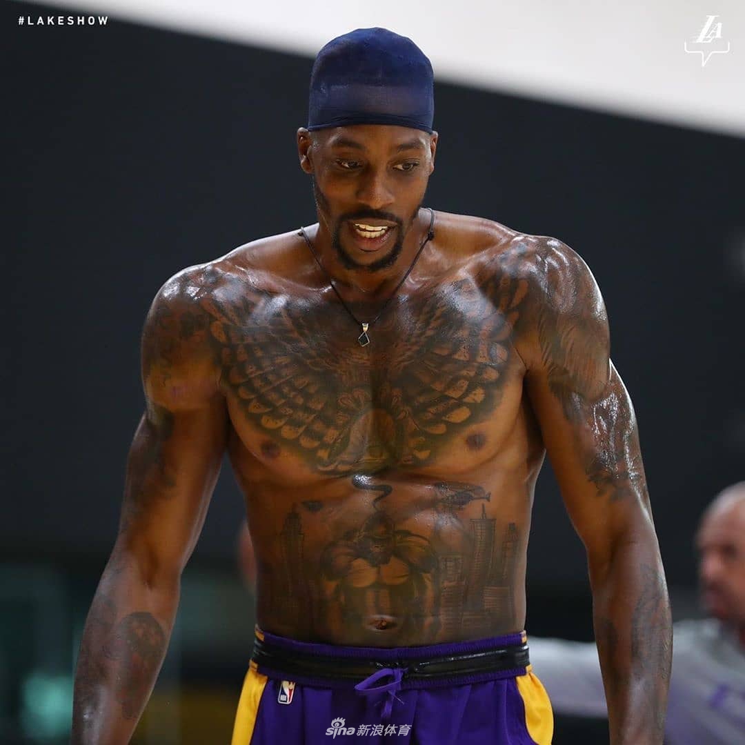 湖人迎来内线魔鬼筋肉人 魔兽霍华德苦练篮下技术
