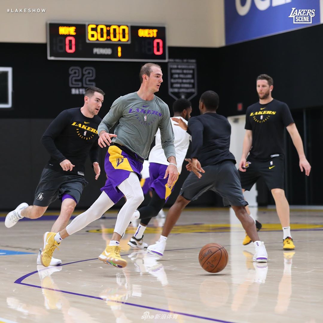 湖人队内训练