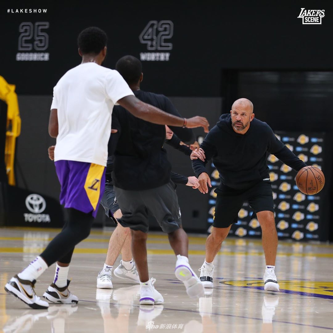 湖人队内训练