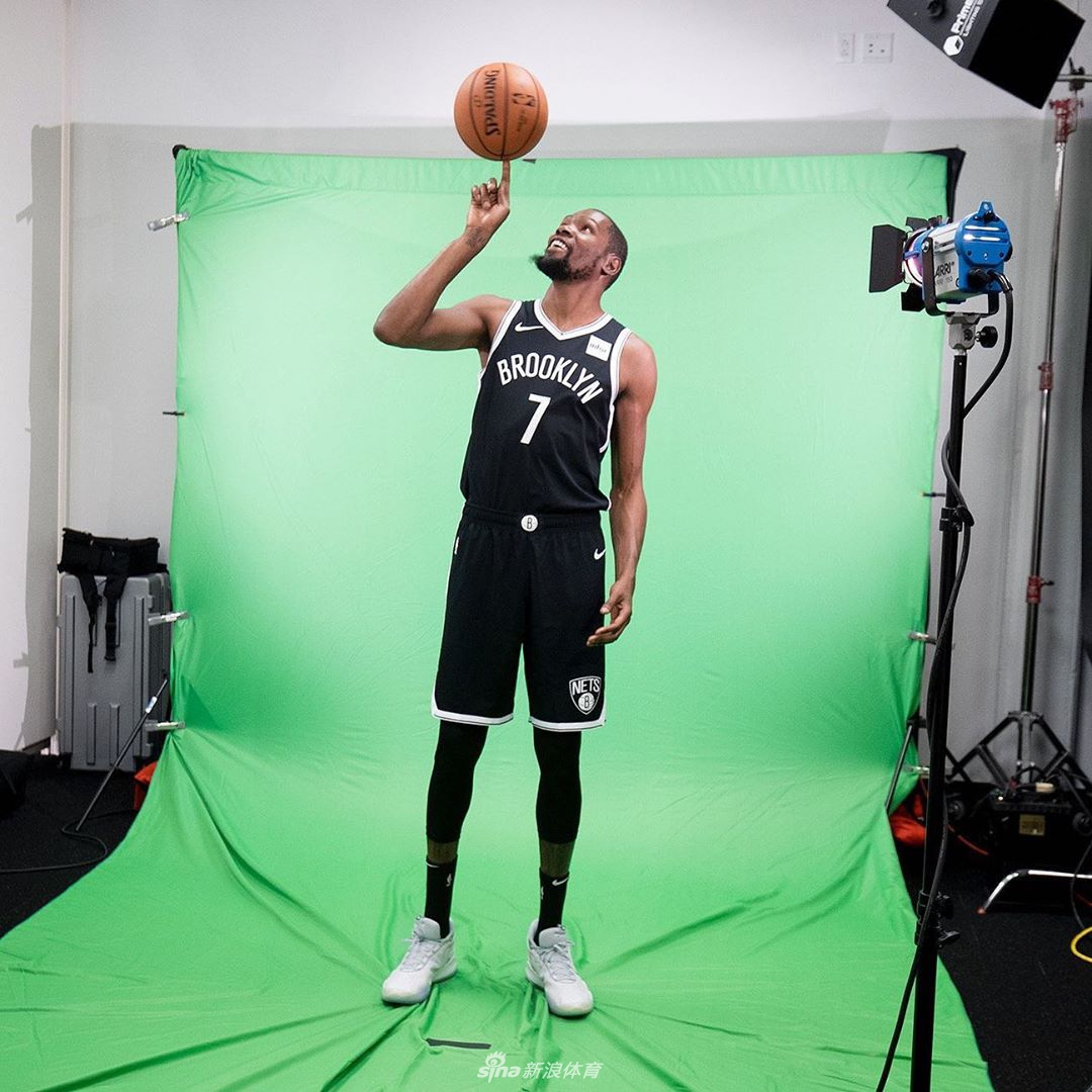 杜兰特拍摄新赛季官方写真 久违了！篮网7号