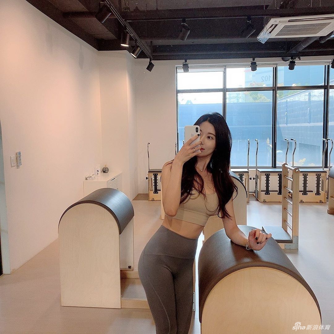 健身美女颇似高圆圆热爱普拉提 这身材什么水平