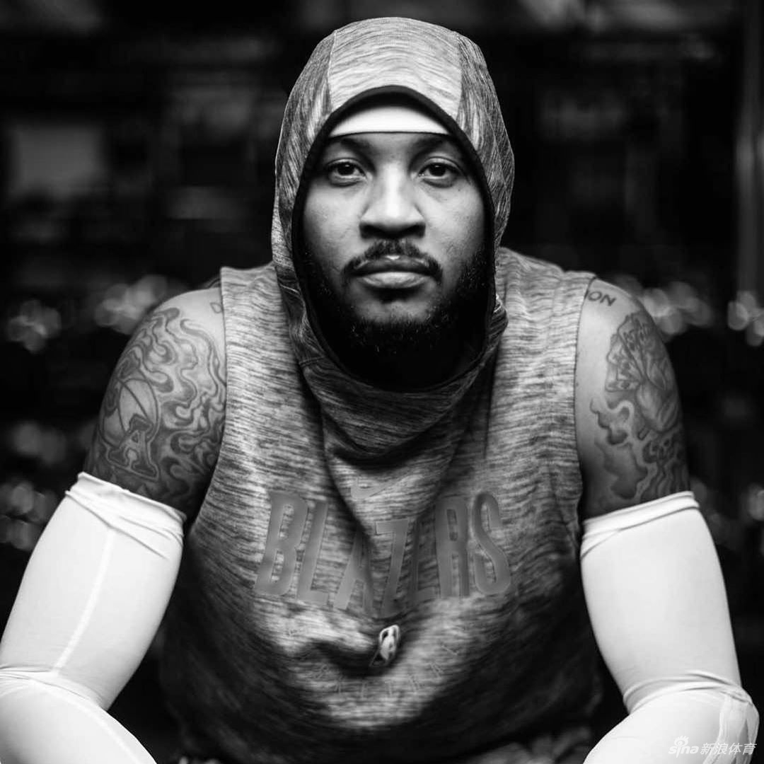 开拓者为安东尼补拍官方照 00号甜瓜位置稳了？