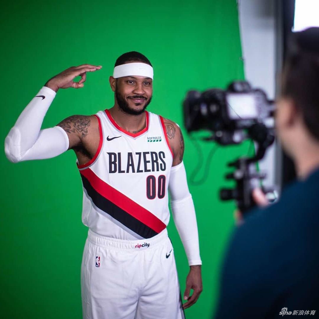 开拓者为安东尼补拍官方照 00号甜瓜位置稳了？