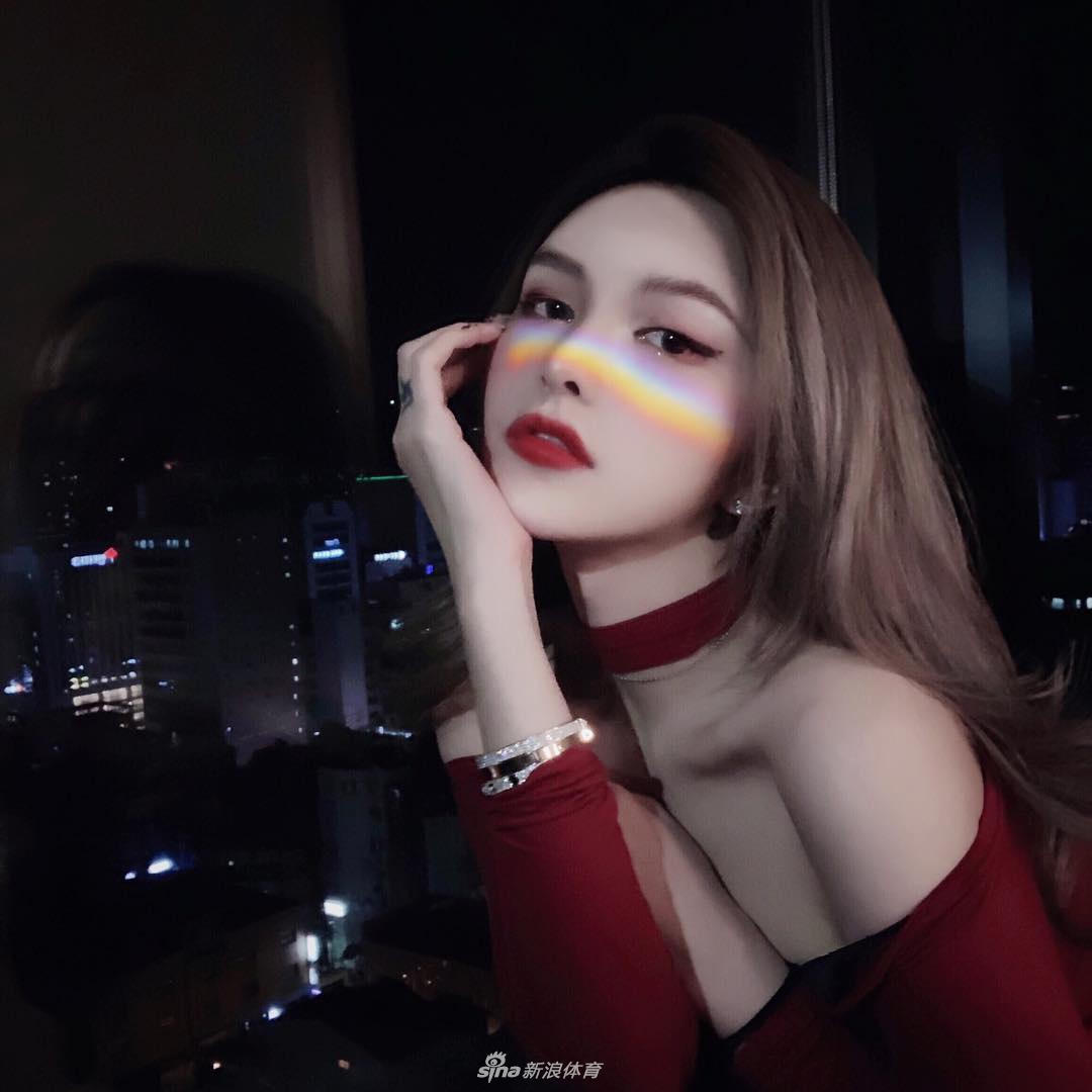 网红周扬青官宣与罗志祥分手 曾坐詹姆斯身边看洛杉矶德比