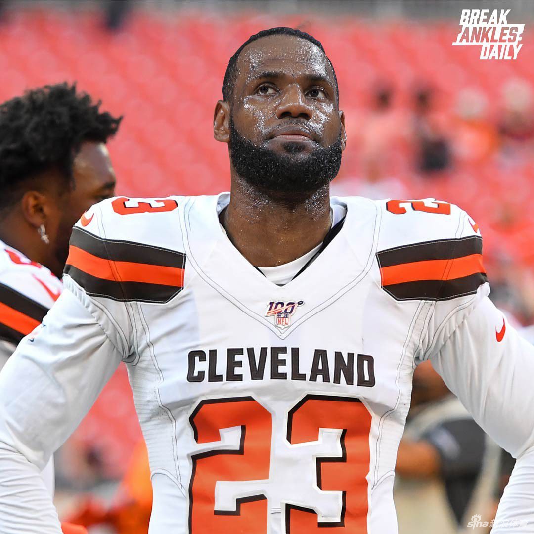 詹姆斯：橄榄球