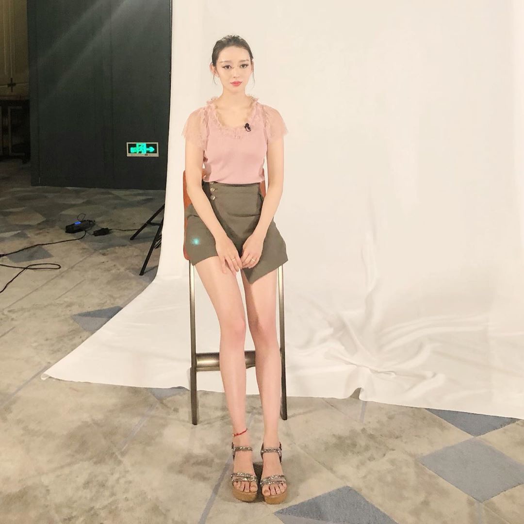 郎朗美妻吉娜抗拒跑步做瑜伽健身保持小蛮腰