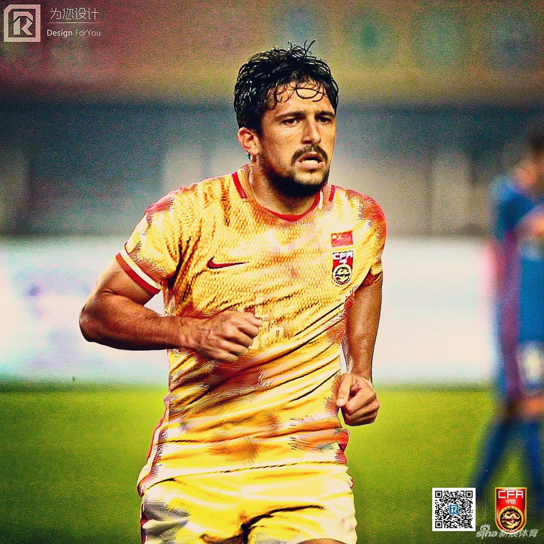 归化球员洛国富晒身穿恒大球衣训练照