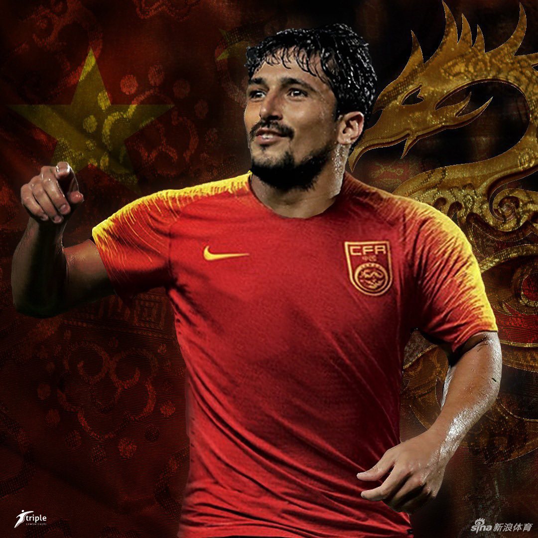 归化球员洛国富晒身穿恒大球衣训练照