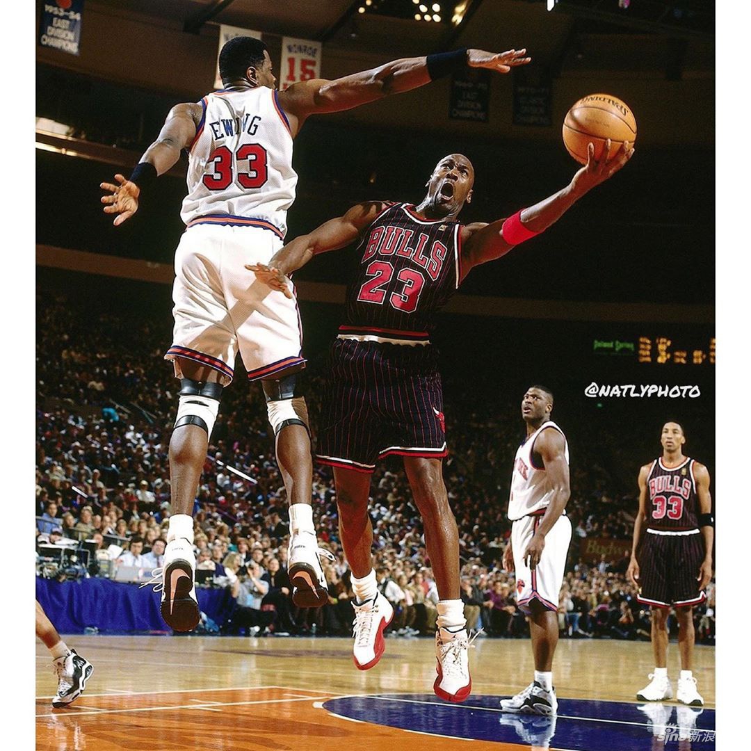 乔丹公牛时期老照片：23号杀神 拳打奥尼尔脚踢尤因