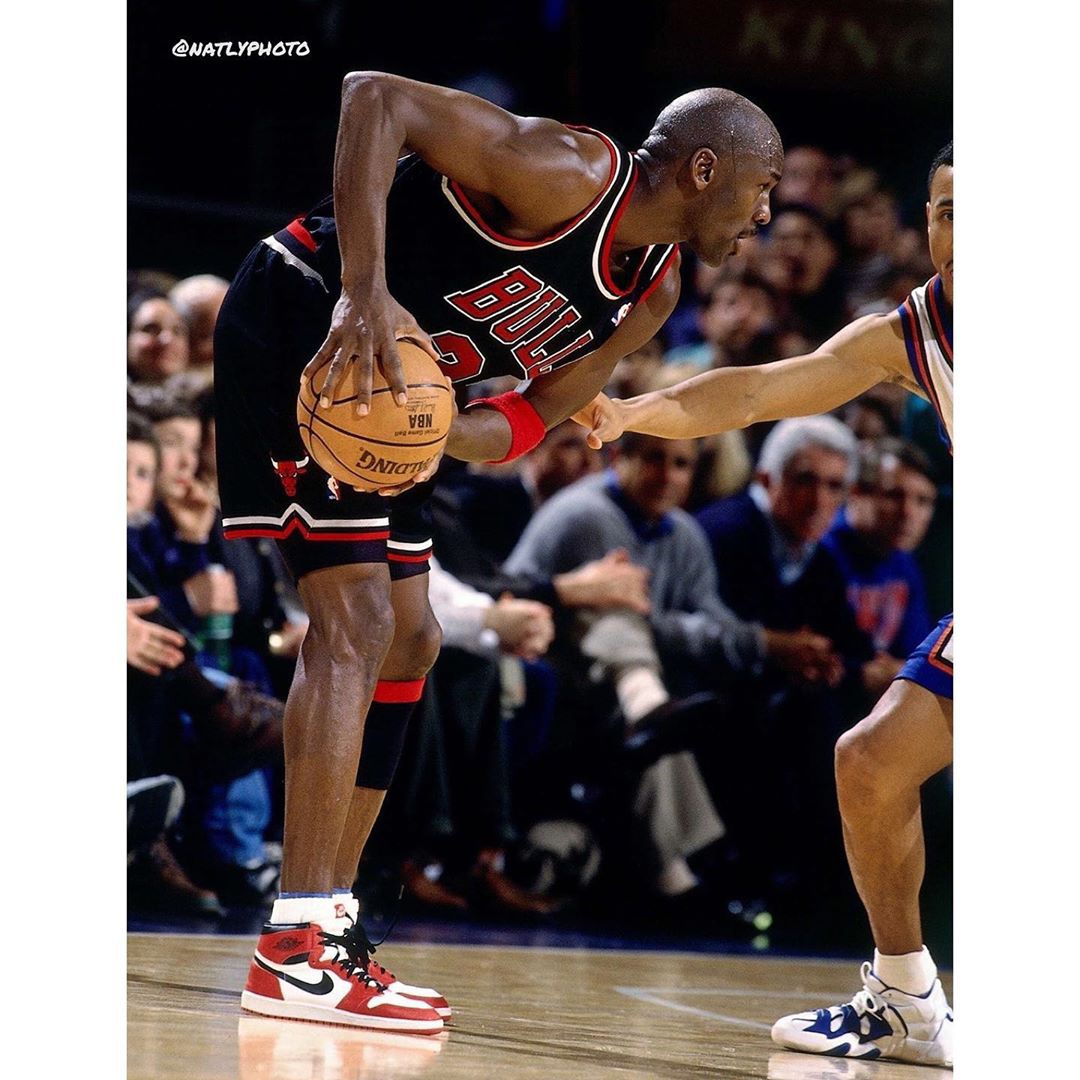 乔丹公牛时期老照片：23号杀神 拳打奥尼尔脚踢尤因