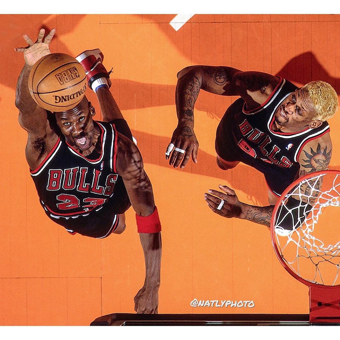 乔丹公牛时期老照片：23号杀神 拳打奥尼尔脚踢尤因
