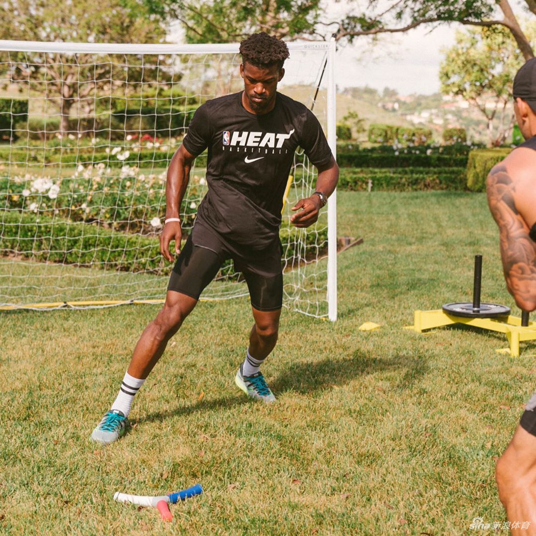 巴特勒晒家中训练照 一身腱子肉身材没有走形