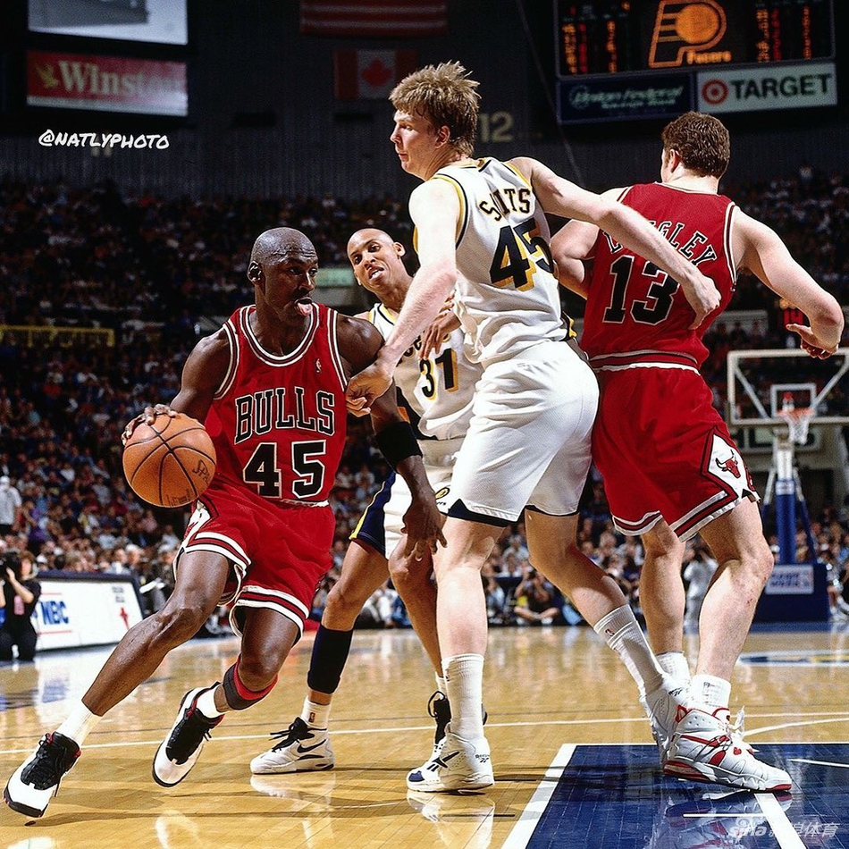 45号乔丹老照片：23号杀手本能仍在 依旧佛挡杀佛