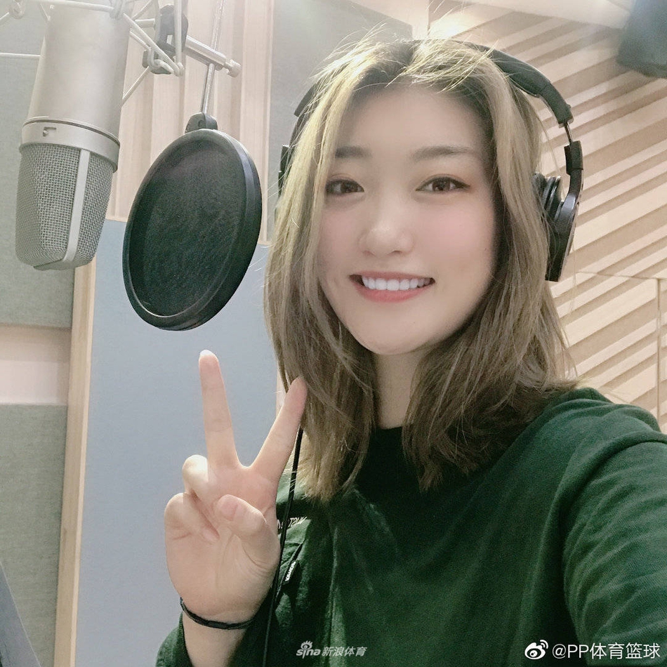 女篮国手李梦变身兔女郎 被网友“质疑”:勒布朗想不到你是这样的