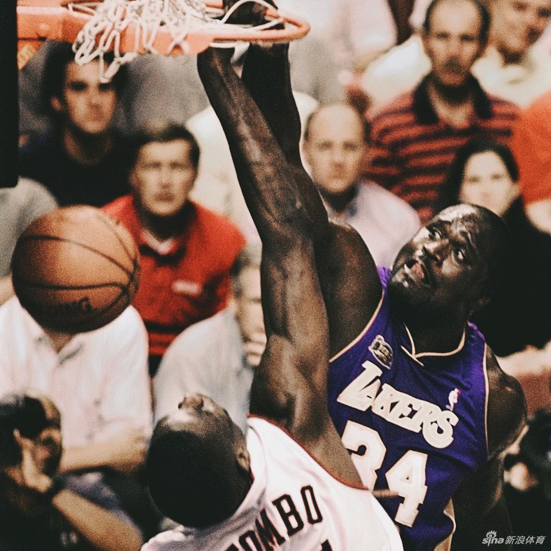 奥尼尔暴扣老照片：扣翻无数球星 最强内线统治力