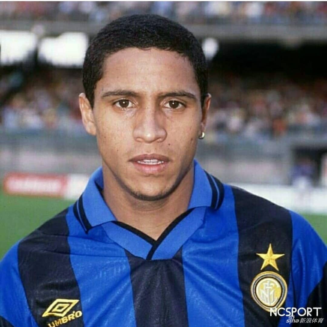 老照片还记得罗纳尔多梅西们初入足坛的模样吗