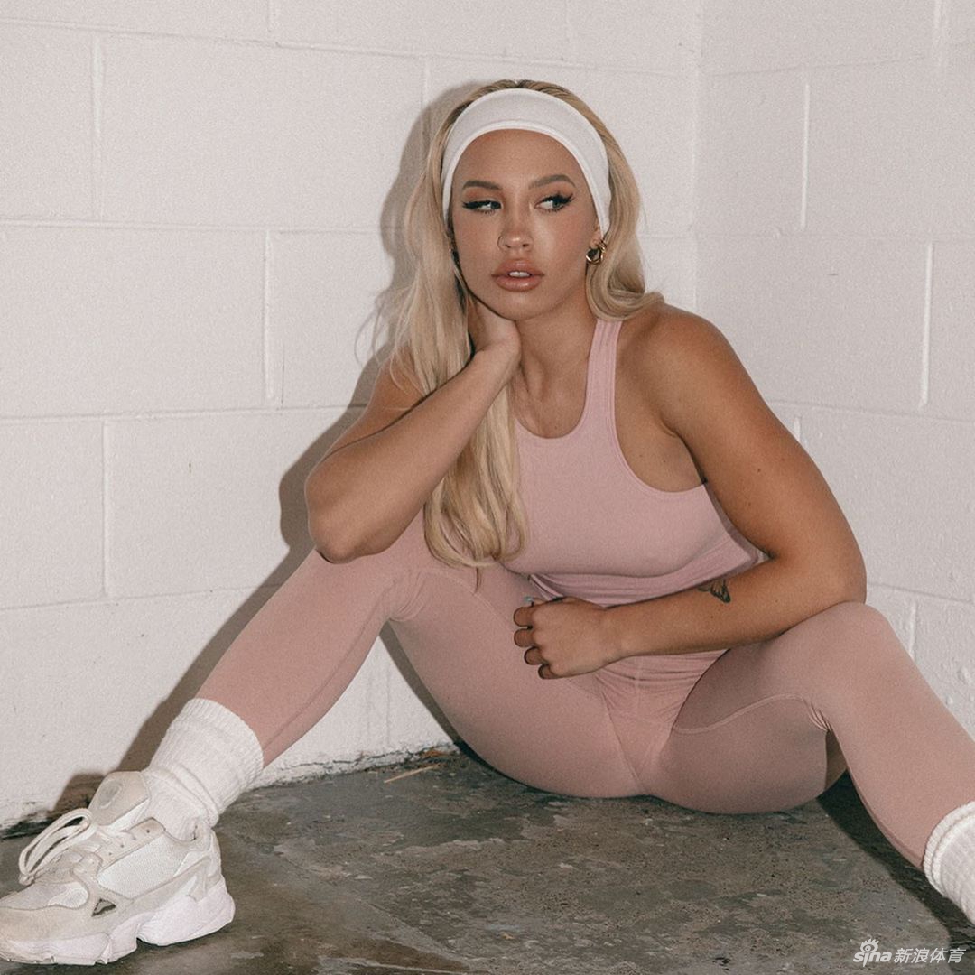 网红健身模特也是湖人铁杆球迷 细腰翘臀太劲爆