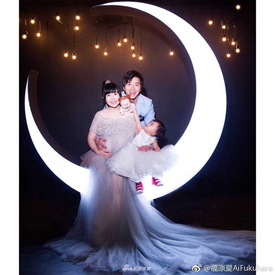 江宏杰感慨女儿瞬间长大 小小爱近照像极了福原爱