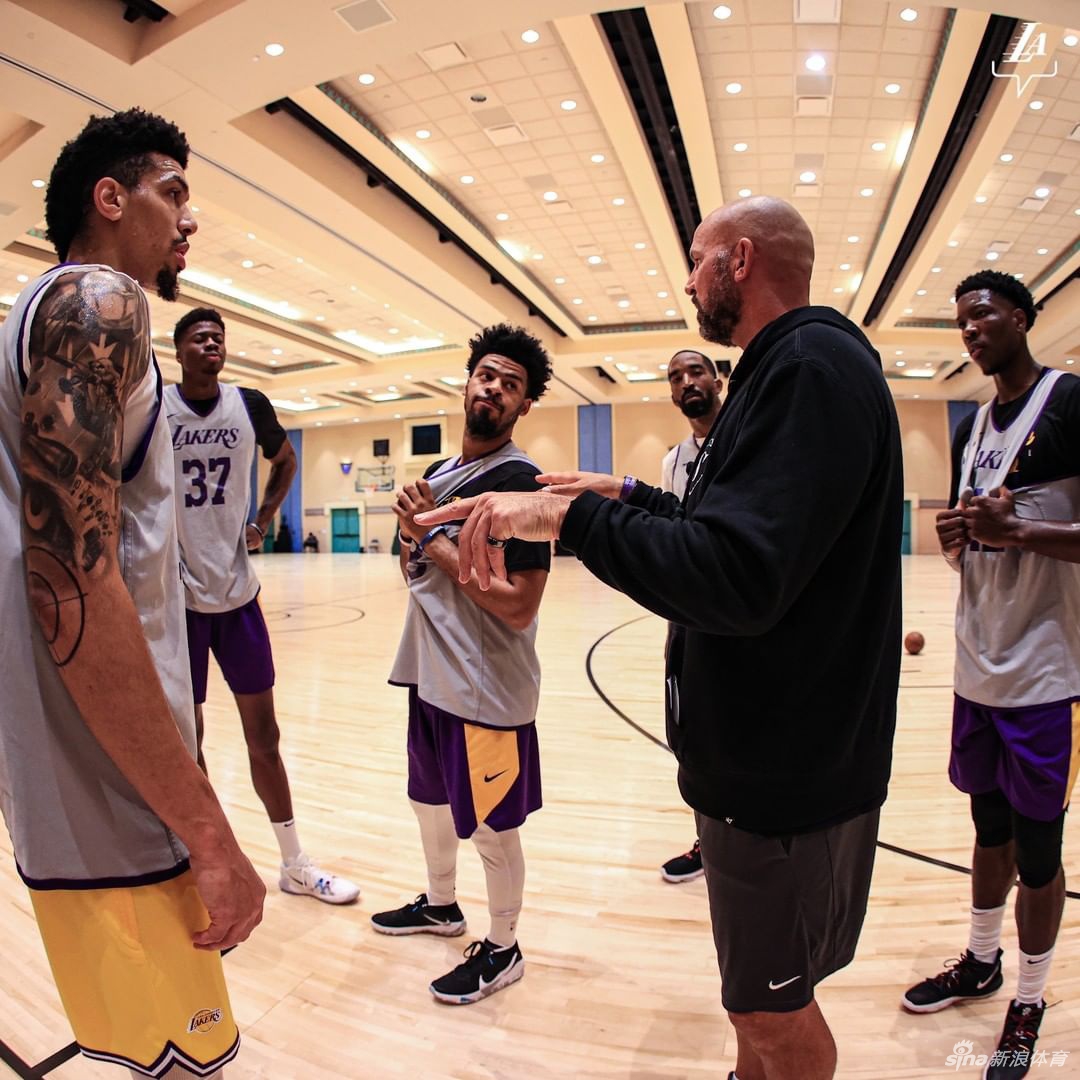 湖人继续训练备战NBA复赛 6号詹姆斯全力以赴