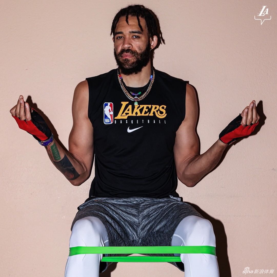 湖人继续训练备战NBA复赛 6号詹姆斯全力以赴