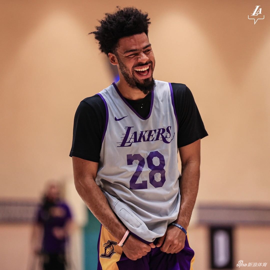 湖人继续训练备战NBA复赛 6号詹姆斯全力以赴