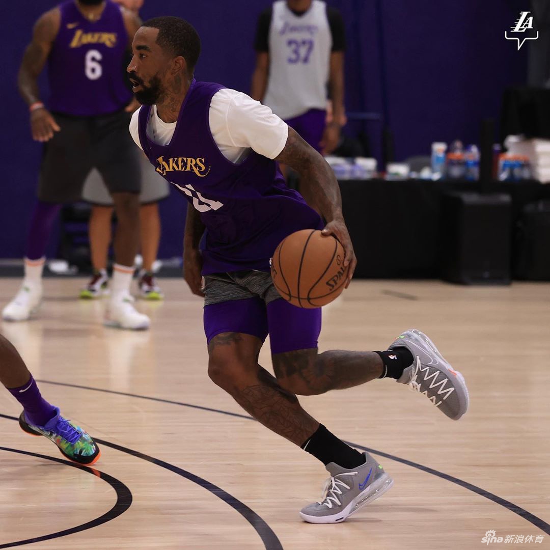 湖人继续训练备战NBA复赛 6号詹姆斯全力以赴