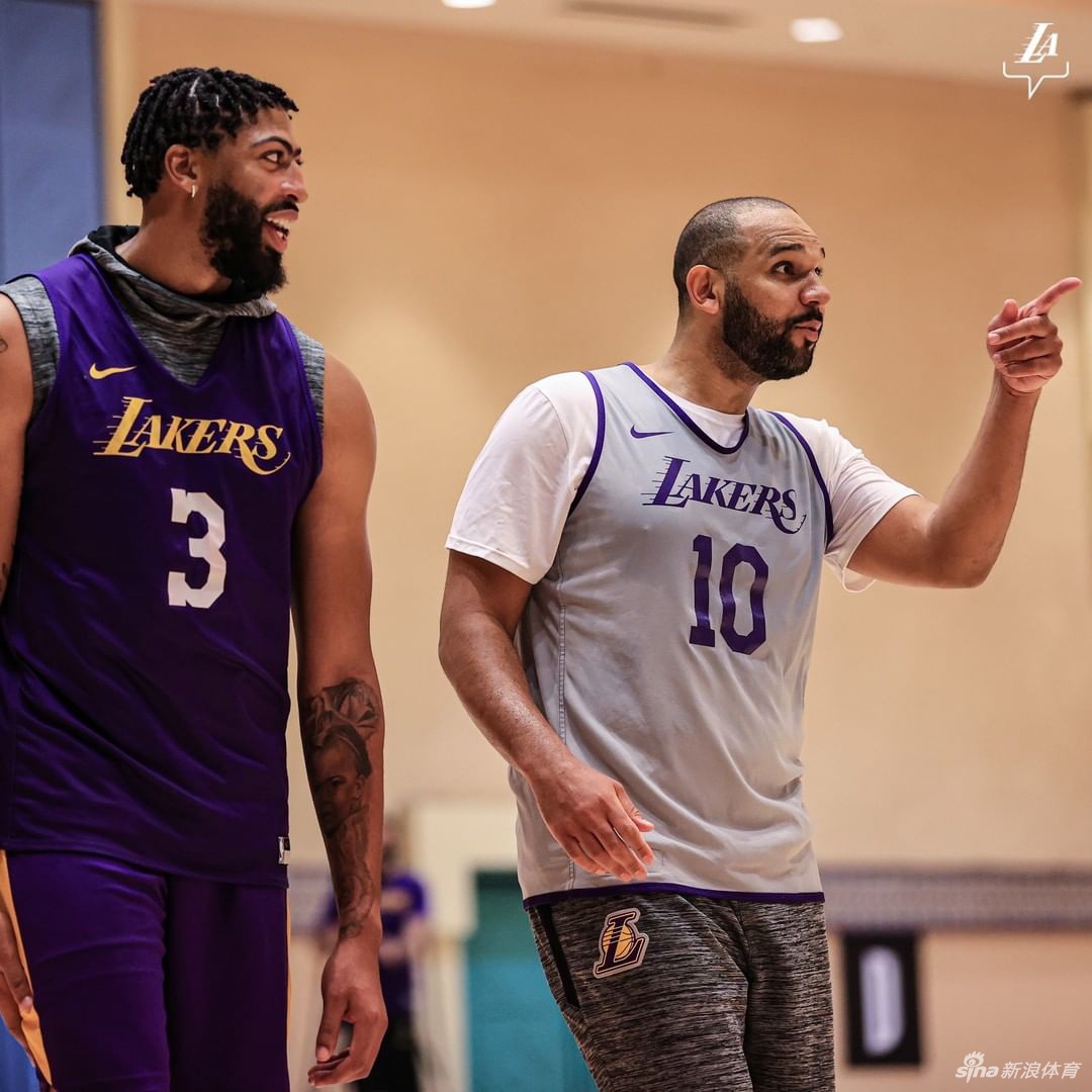 湖人继续训练备战NBA复赛 6号詹姆斯全力以赴