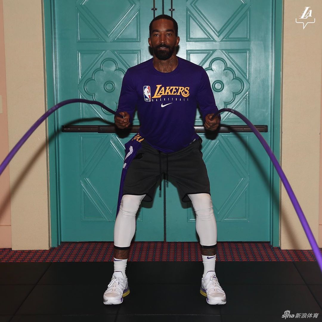 湖人继续训练备战NBA复赛 6号詹姆斯全力以赴