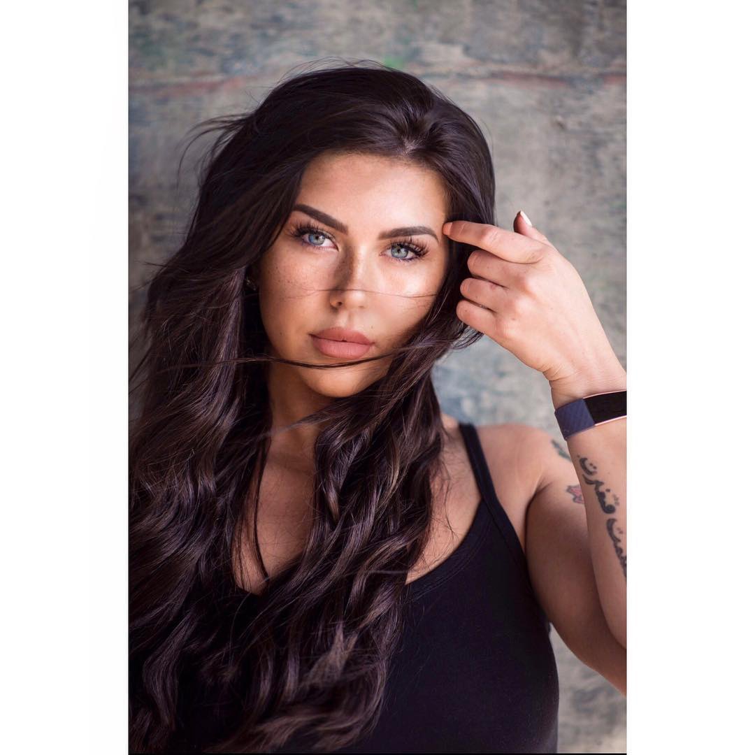 健身网红小姐姐是湖人死忠球迷 感受她的好身材