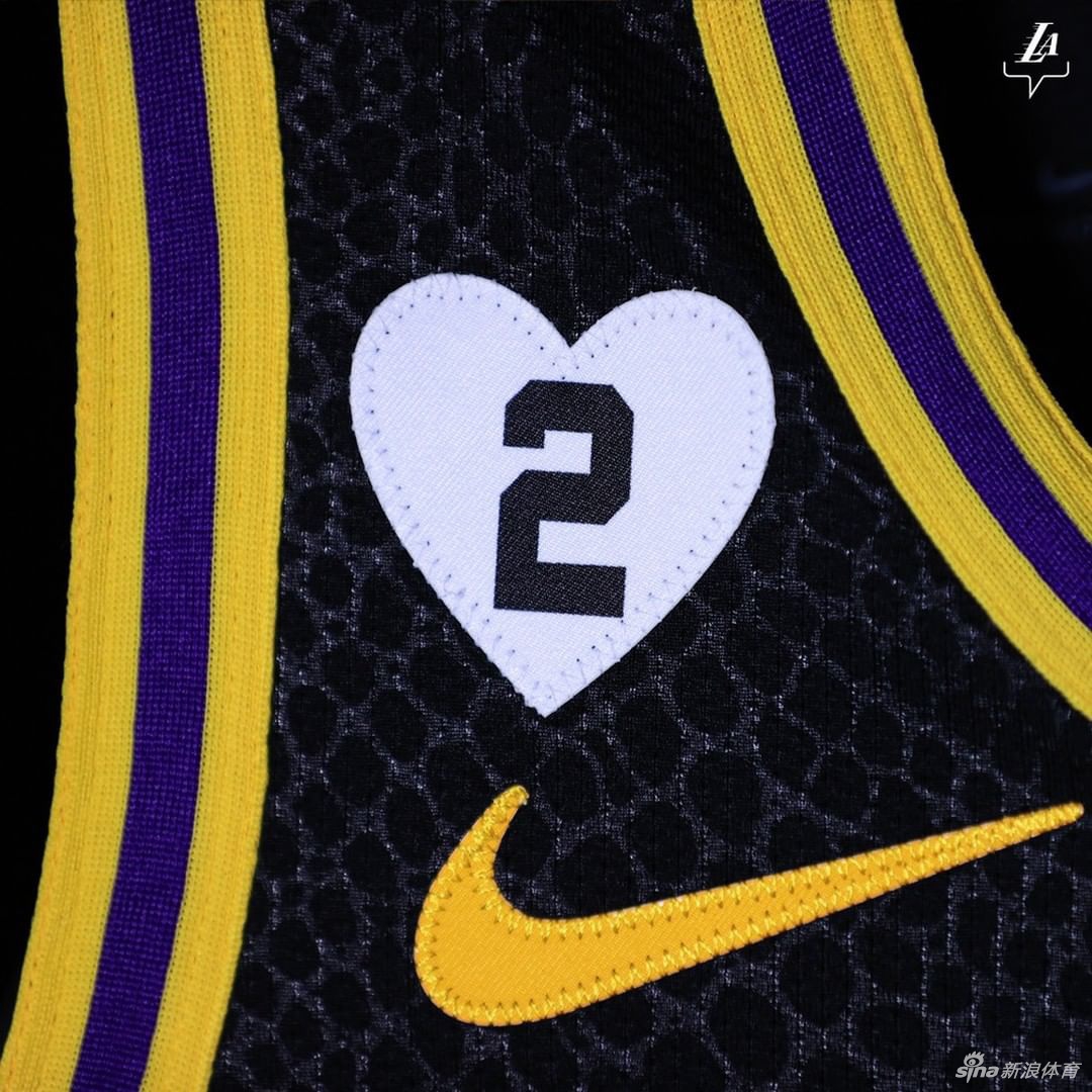 “科比日”詹姆斯领衔穿8号球衣纪念传奇