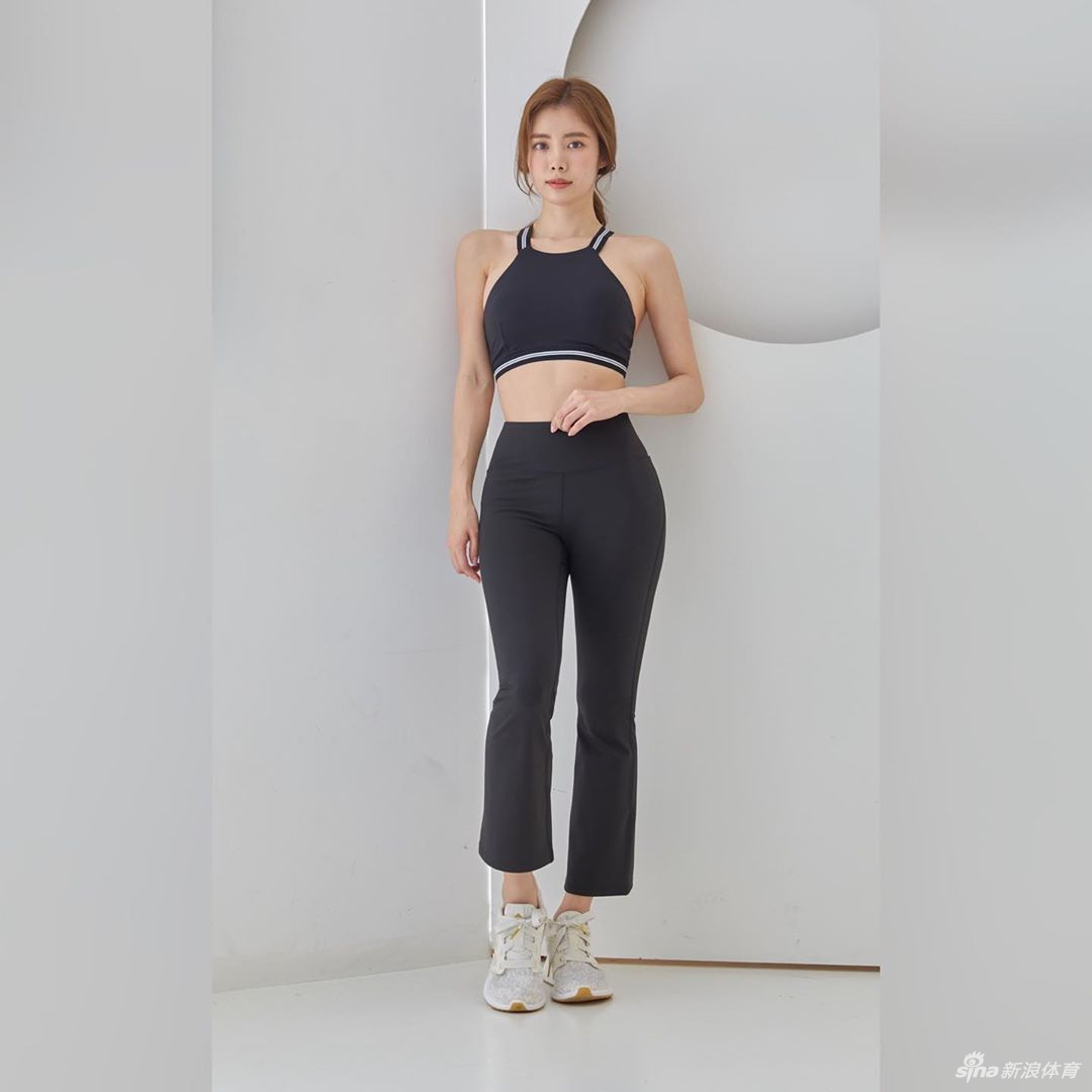 模特美女超爱瑜伽健身感受她的运动美拍时刻