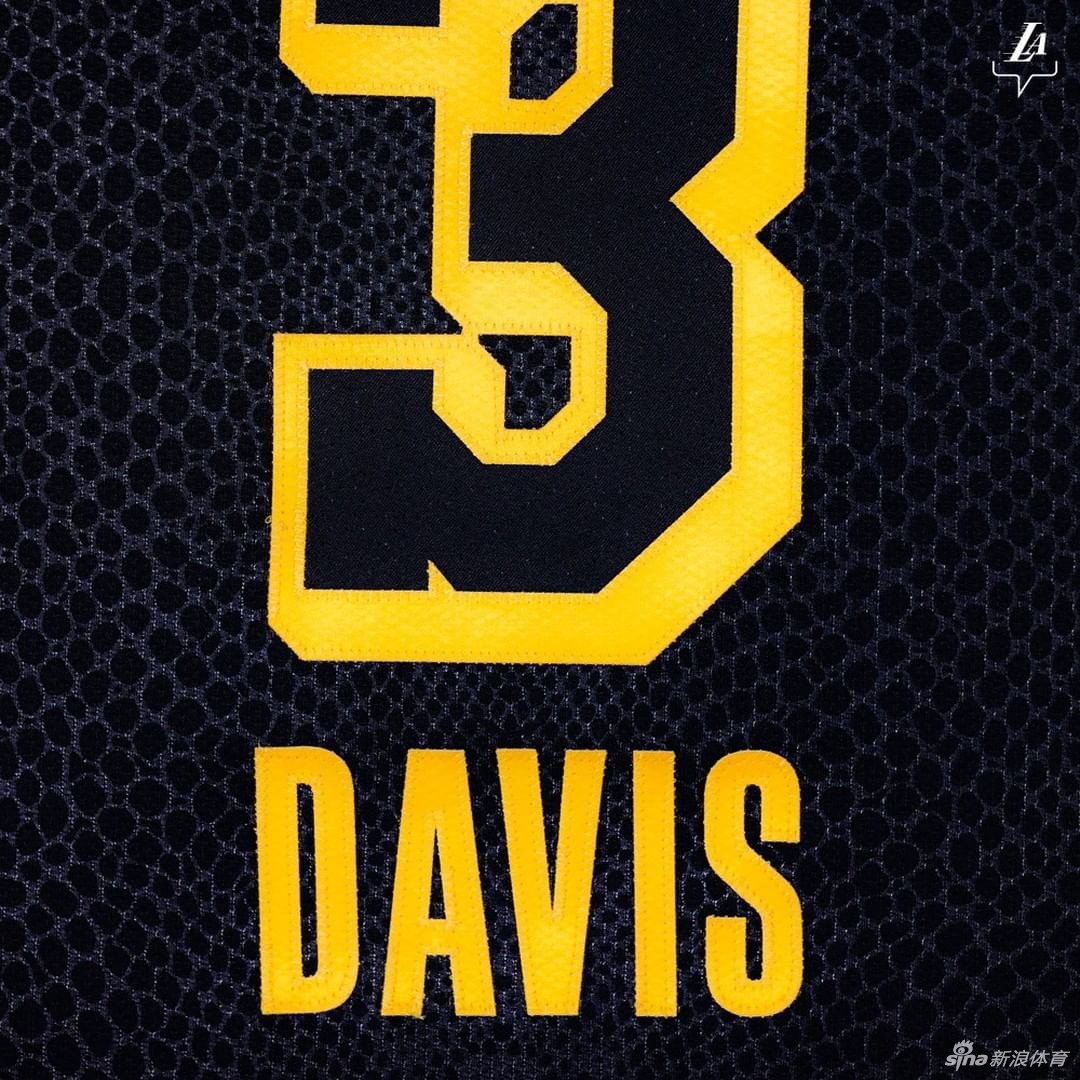 “科比日”詹姆斯领衔穿8号球衣纪念传奇