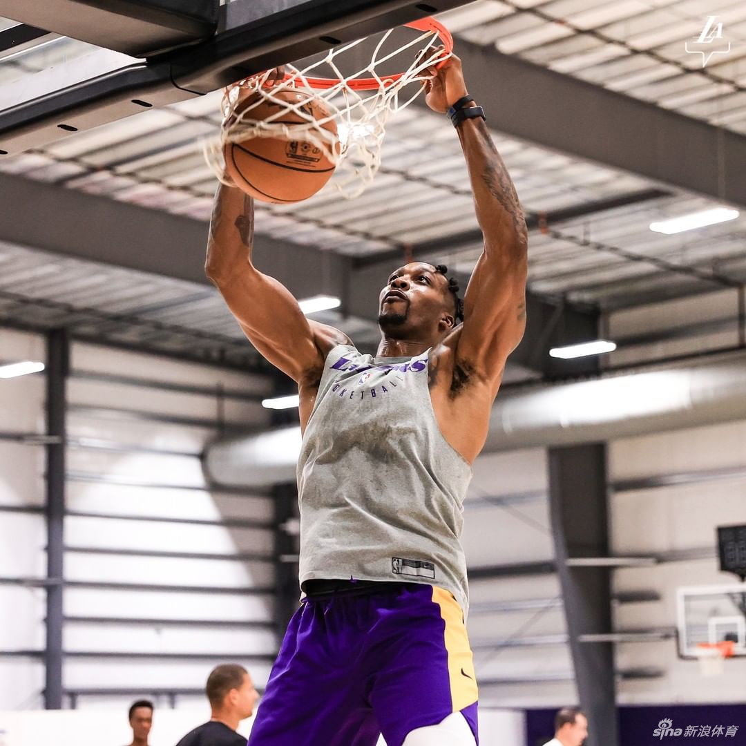 詹姆斯浓眉引领湖人队内训练 他们还在等待西决对手