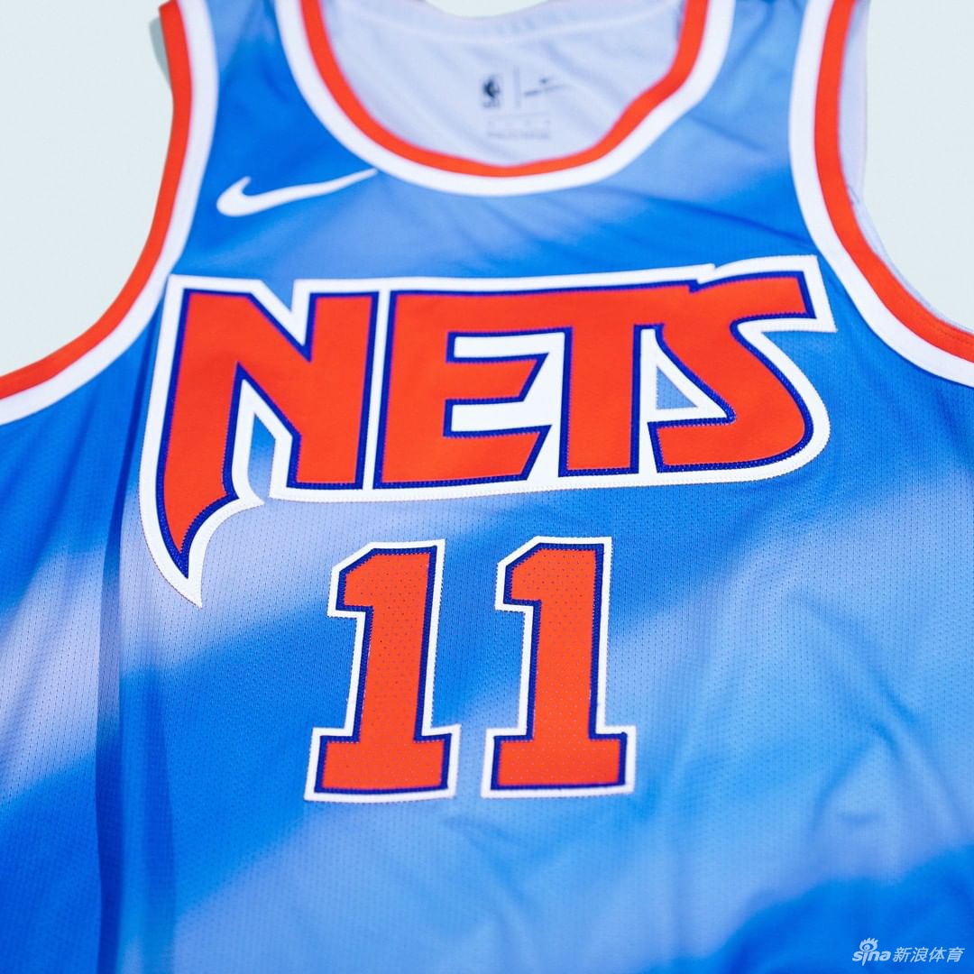 篮网队发布新赛季复古球衣 欧文出镜展示新款球衣