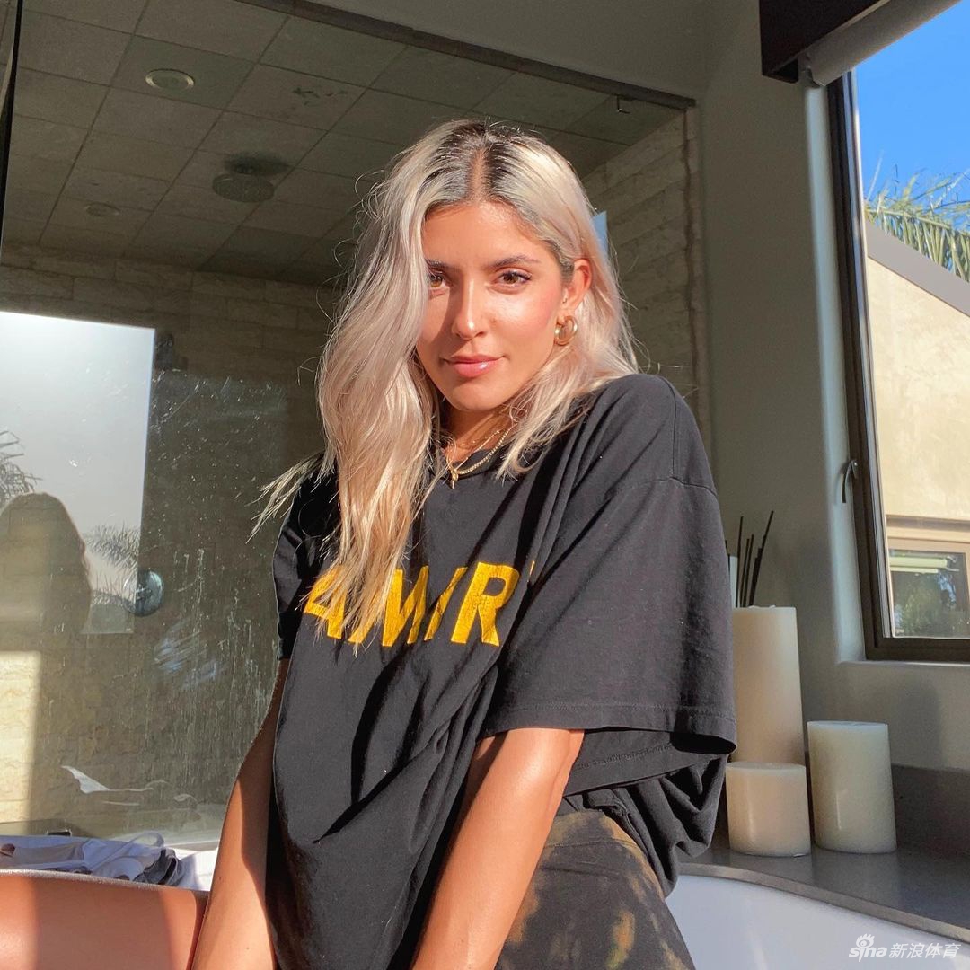 情场浪子不再浪！NBA高富帅帕森斯向网红女友求婚成功