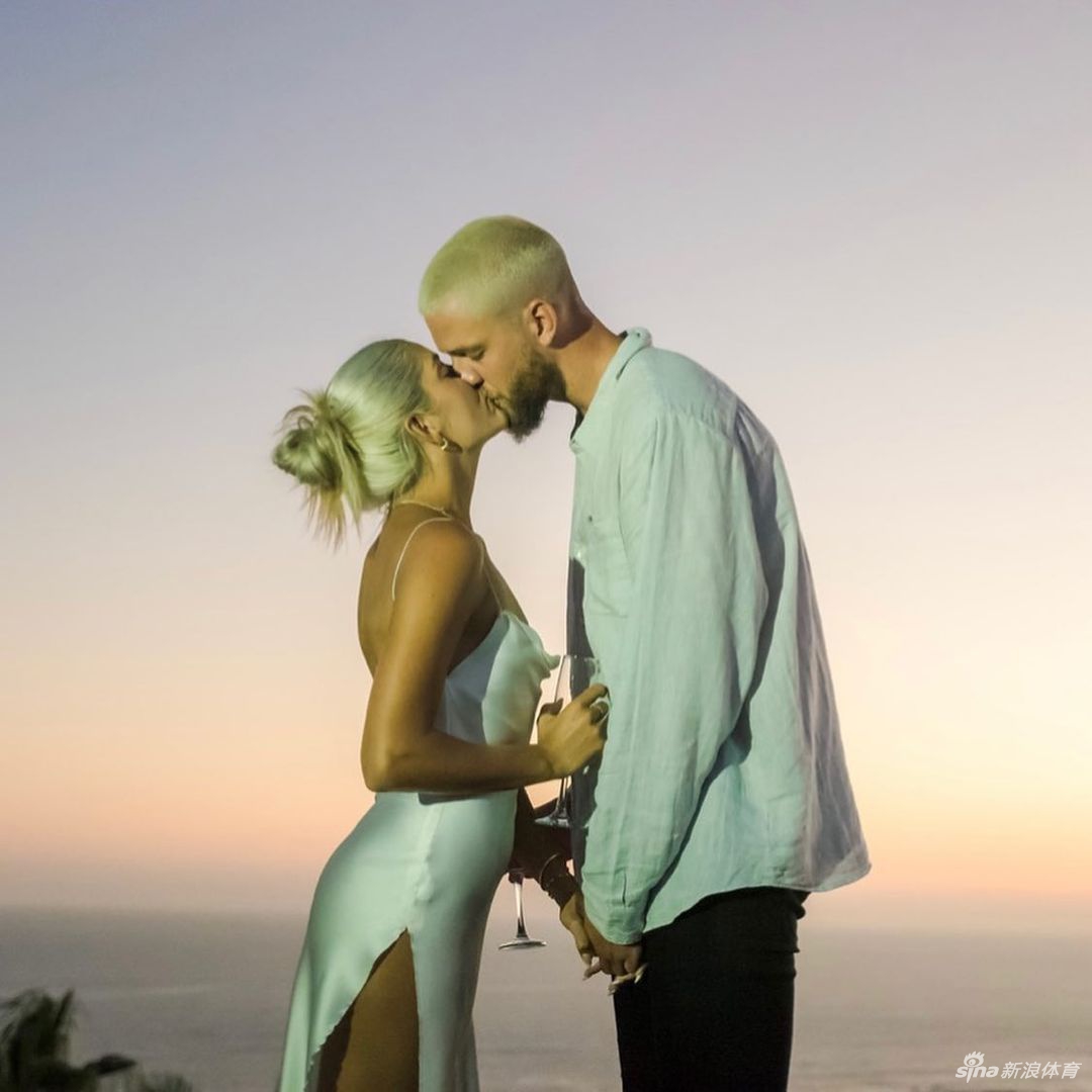 情场浪子不再浪！NBA高富帅帕森斯向网红女友求婚成功