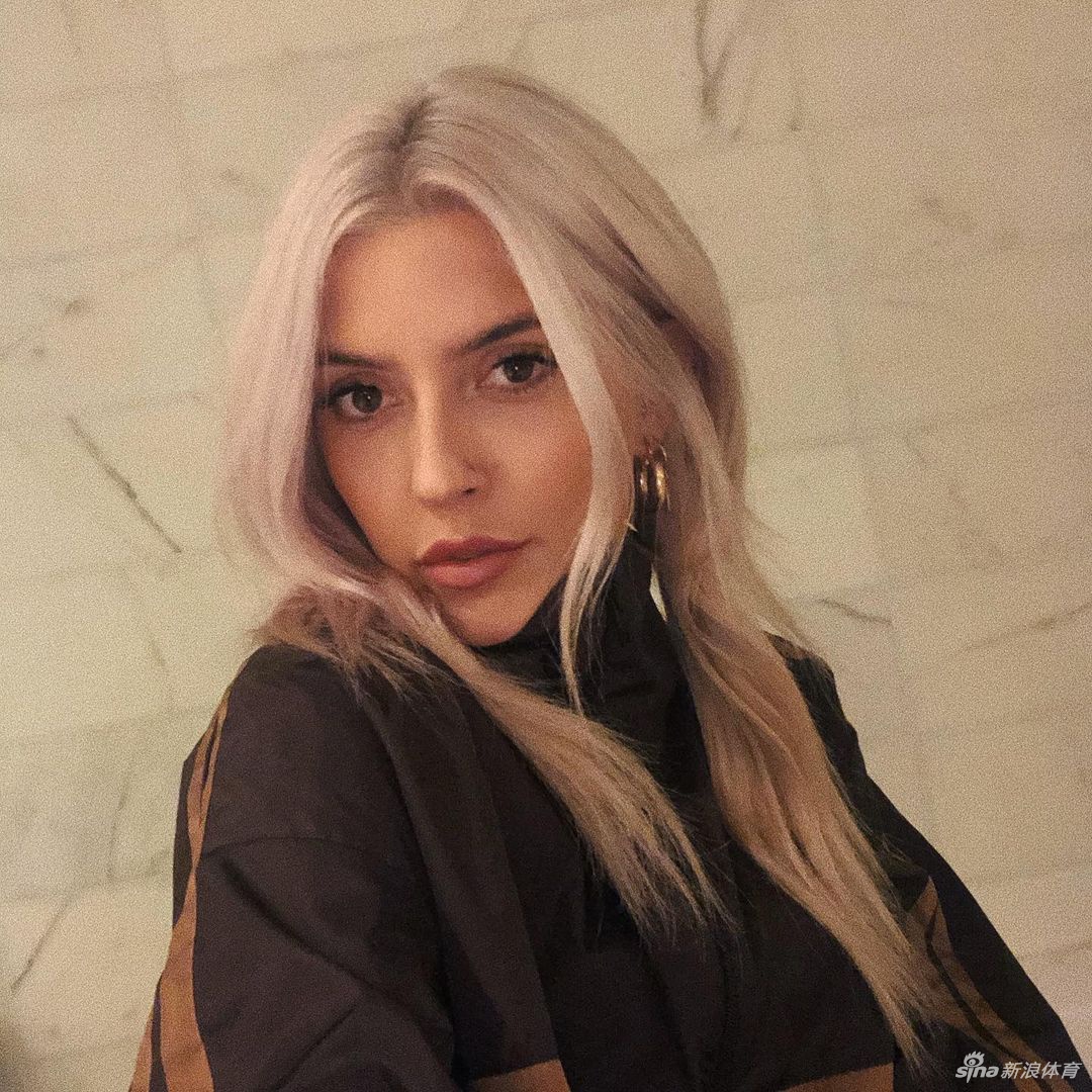 情场浪子不再浪！NBA高富帅帕森斯向网红女友求婚成功