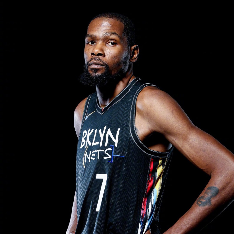 杜兰特穿篮网城市版球衣拍摄定装照