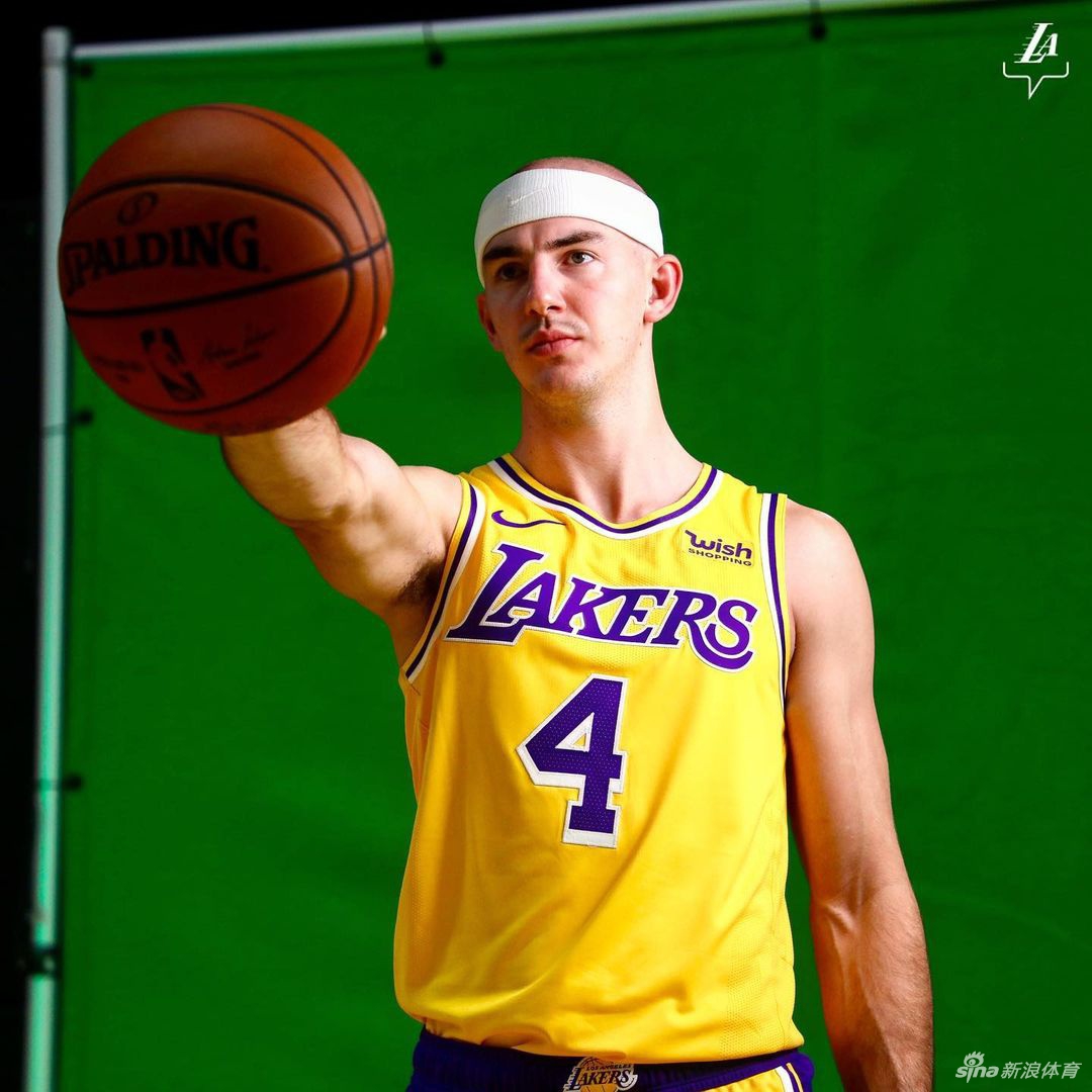 湖人队拍摄新赛季写真花絮 詹姆斯引领卫冕冠军